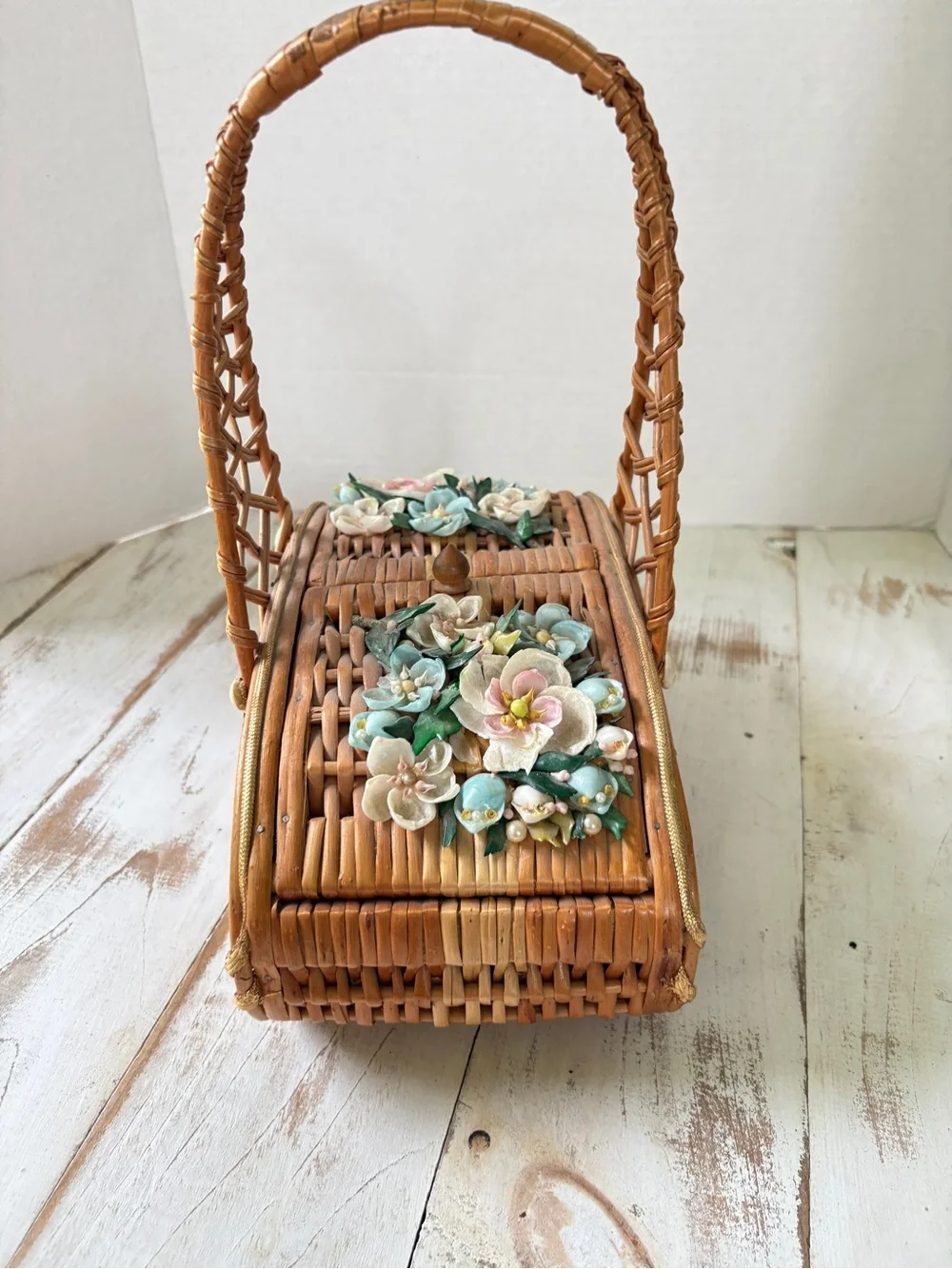1950s wicker picnic basket purse floral seashells cottage coastal chic rare bag